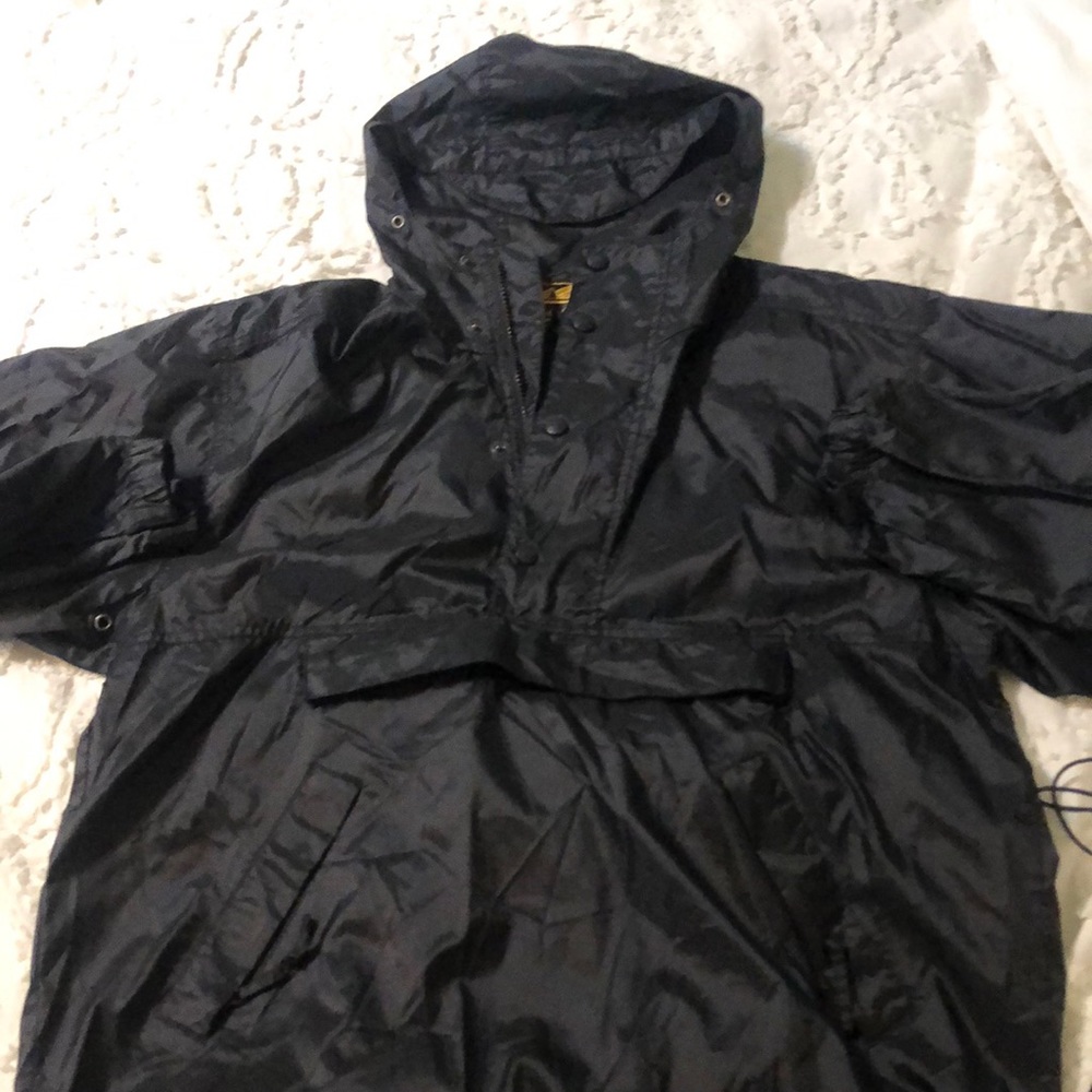 Eddie Bauer mens or women’s wind breaker.